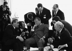 Leonid Brezhnev and Willy Brandt, Bonn, 1973. (Barbara Klemm/Courtesy Goethe Institut)