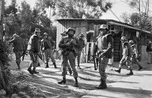 Guatemalanska soldater i turistorten panajachel november 1982. Foto: Ulf-Aneer