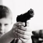 Små och lätta vapen – stora och tunga konsekvenser för barn och unga